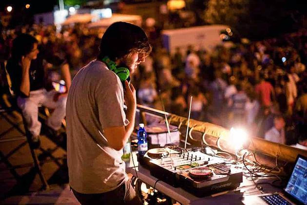 Discoteche chiuse fino al 31 gennaio, la rabbia dei gestori: "Governo delittuoso, siamo distrutti"