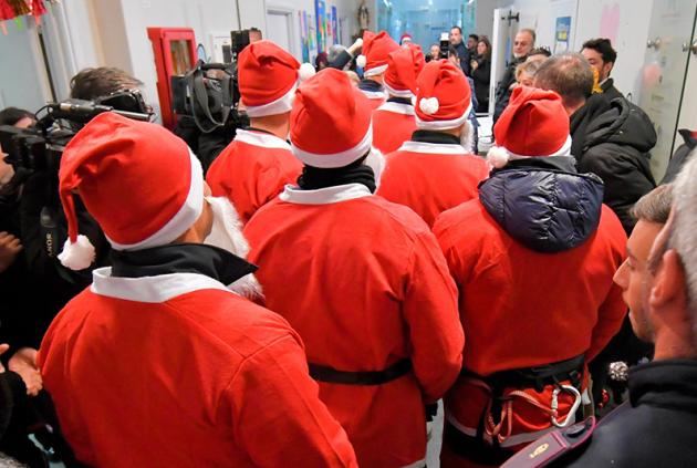 Perché Babbo Natale è vestito di rosso, storia di un costume simbolo delle festività