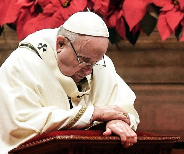 Messa di Natale, Papa Francesco: "Basta morti sul lavoro, dare dignità all'uomo"