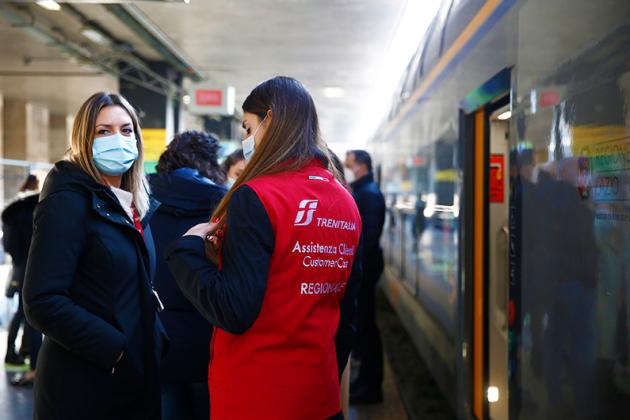 Treni, 5% di corse cancellate a causa dei contagi: in Lombardia saltano 100 tratte