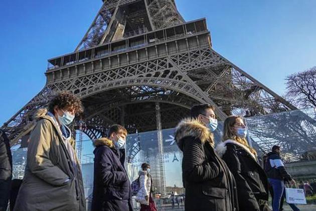 Covid, nuovi record di contagi nel mondo: 218mila nel Regno Unito, Francia vicina ai 300mila