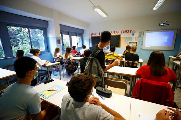 Scuola, Draghi riceve Bianchi, Speranza e Figliuolo: ritorna la DAD