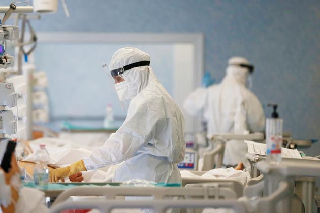 Covid, medici internisti: il 20% dei positivi è ricoverato per altri motivi