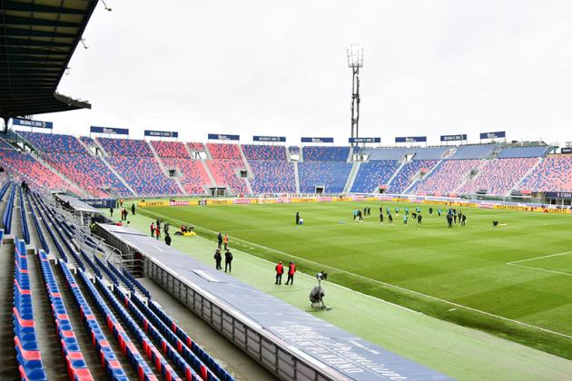 Contagi nel calcio, Draghi chiama Gravina e chiede stop o partite a porte chiuse