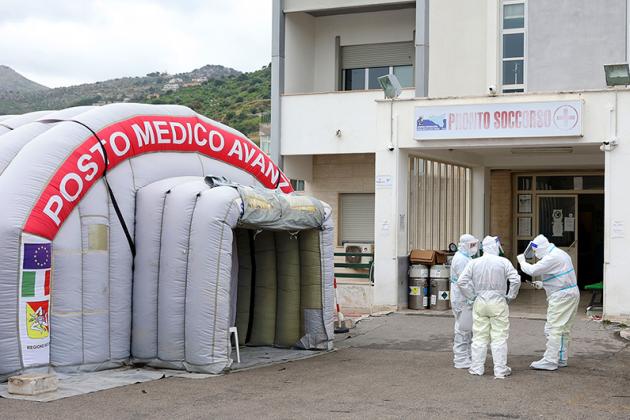 Omicron, parla l'Oms: "In Europa entro due mesi il 50% della popolazione lo avrà contratto"