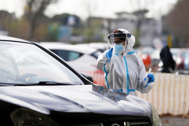 Omicron, l'Iss stima la sua presenza in Italia all'81%: ormai è il ceppo dominante