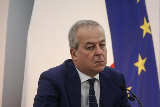Covid, Locatelli dà buone notizie: "La curva epidemica sta finalmente rallentando"