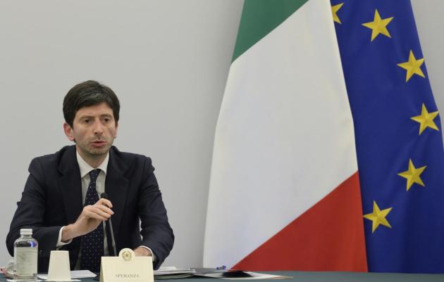 Vigile attesa e tachipirina bocciate, il Tar demolisce Speranza