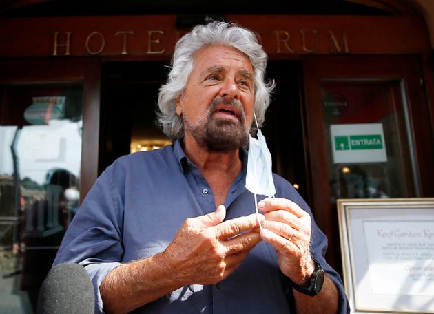 Beppe Grillo indagato a Milano per i contratti con Moby, l'accusa è traffico di influenze illecite
