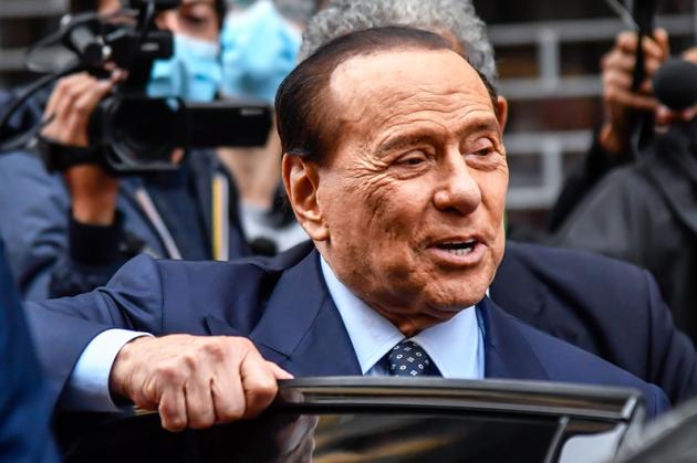 Berlusconi ricoverato al San Raffaele, ma Forza Italia rassicura: "Controlli di routine"