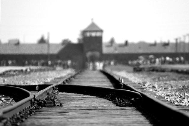 “Se Auschwitz è nulla - Contro il negazionismo”, presentato il volume di Donatella di Cesare