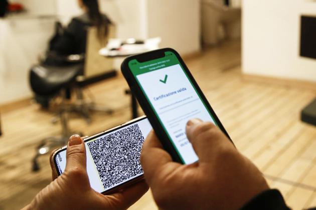 Green pass illimitato ai guariti e vaccinati con tre dosi: sospesa la scadenza dal 1 febbraio