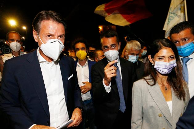 M5s, Di Maio pensa a Raggi per il dopo Conte: l'ex premier "si schianterà in primavera"
