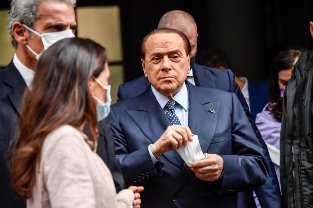 Centrodestra, dopo il gelo tra gli alleati Berlusconi prende la parola: "Forza Italia sarà il perno della coalizione"