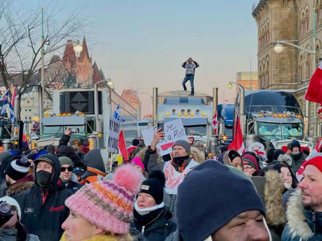 Proteste camionisti in Canada: Polizia arresta alcuni leader del Freedom Convoy 