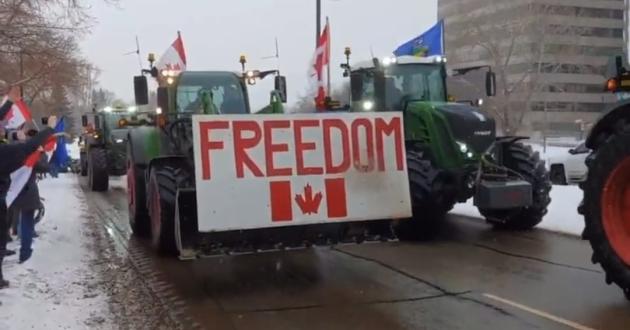 Canada, Ottawa in stato di emergenza: polizia vieta la fornitura di carburante