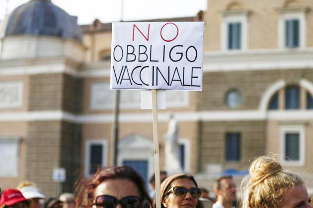 Obbligo vaccinale, il Tar del Lazio sospende lo stop alla retribuzione per i lavoratori non vaccinati