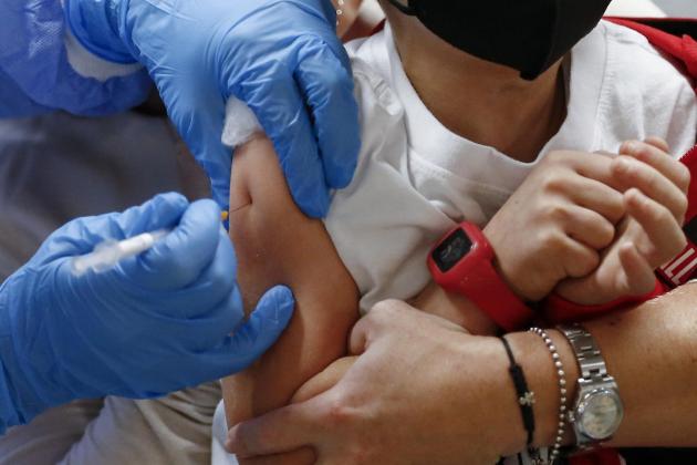 Epatiti bambini e vaccini Covid, c'è una correlazione? Il rapporto dell'ISS