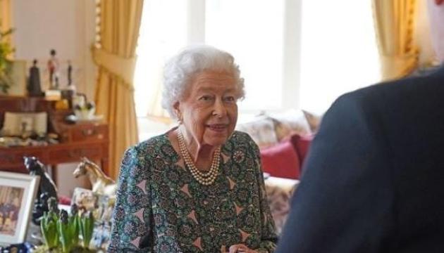 Regina Elisabetta lascia per sempre Buckingham Palace: cosa c'è dietro