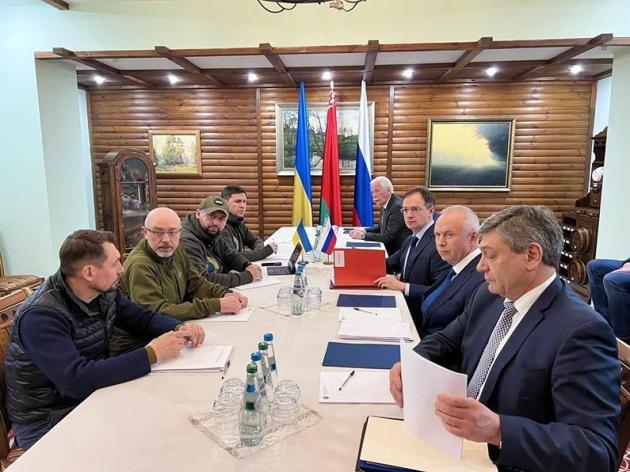 Ucraina, terzo round di negoziati: Mosca pronta a fermare le ostilità "se Kiev rispetta le condizioni"