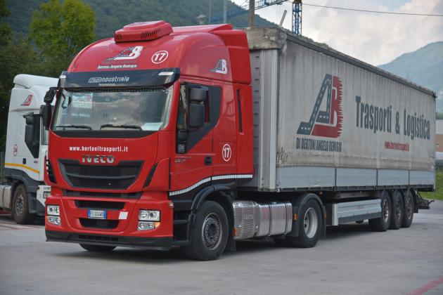 Camion autotrasportatori