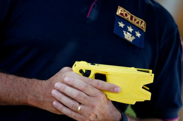 Taser polizia: cos'è e prezzo vendita in Italia