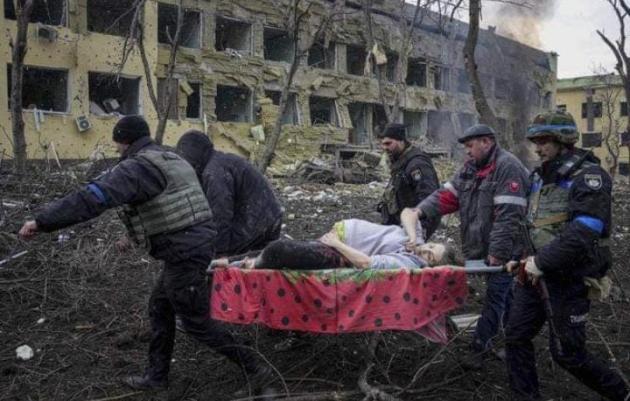 Mariupol, morta donna incinta con il suo bimbo: la foto è simbolo dei bombardamenti