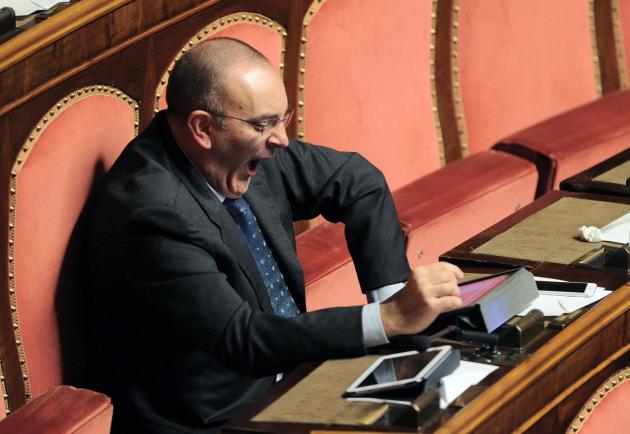 Guerra Ucraina, il big Petrocelli vota no al decreto di Draghi. Pronta l'espulsione dal M5s