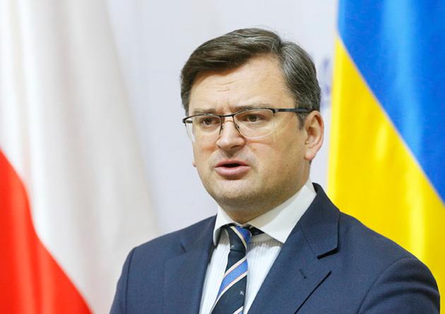 Ucraina, ai negoziati è psicosi avvelenamento: il ministro Kuleba chiede di "non toccare le superfici"