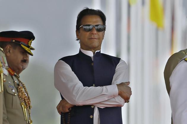 Pakistan, il premier Khan rischia di essere "fatto fuori": "Complotto Usa perché amico di Putin"