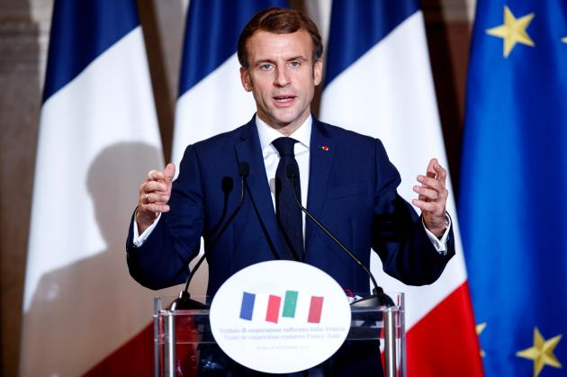 Russia smentisce i cadaveri per strada a Bucha: "Immagini ordinate da Usa e Nato". L'Ue pronta a nuove sanzioni, Macron: "Misure su petrolio e carbone"