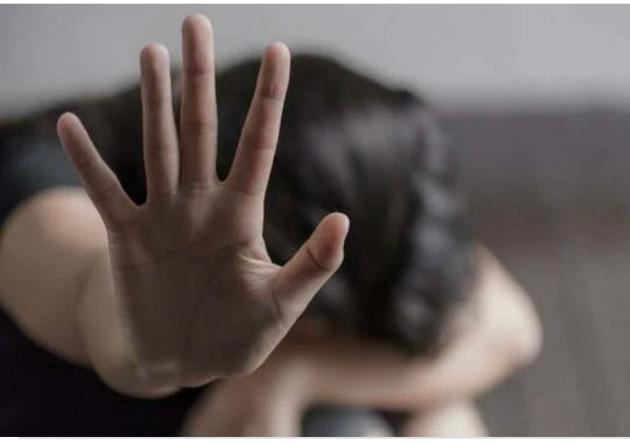 Mesagne, 13enne abusata in strada, indagati due coetanei di 12 e 15 anni per violenza sessuale e sequestro di persona