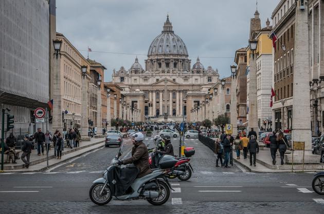 Europa rifiuta l’eredità cristiana, Papato in crisi e l’Italia si rallegra di Bergoglio: ci attende un gran castigo
