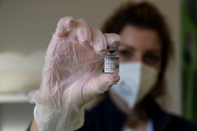Vaccino Pfizer efficace solo al 12%? L'azienda non ci sta e replica: "Interpretazione errata o fuori contesto"