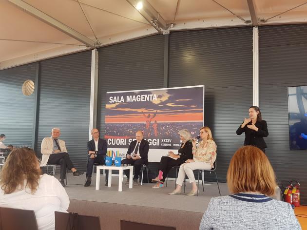 Intesa Sanpaolo, “Le parole giuste, medie e persone con disabilità”: presentato il glossario al Salone del Libro