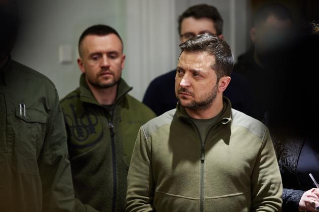 Ucraina, Zelensky: "All'Occidente manca coraggio". E chiede l'artiglieria pesante