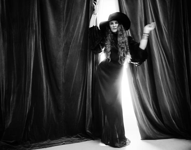 Calendario Pirelli 2023, sarà Emma Summerton a firmare gli scatti: lo shooting a New York
