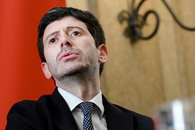 Speranza positivo al Covid, Zangrillo: "Prova regina inutilità assoluta mascherina"