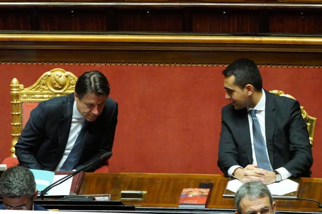 Conte e Di Maio ai ferri corti, ex premier: "Cacciarlo da M5s? Sta facendo da solo"