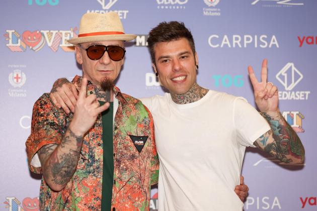 Concerto Fedez J-Ax: boom di malori e una denuncia per atti osceni: il delirio