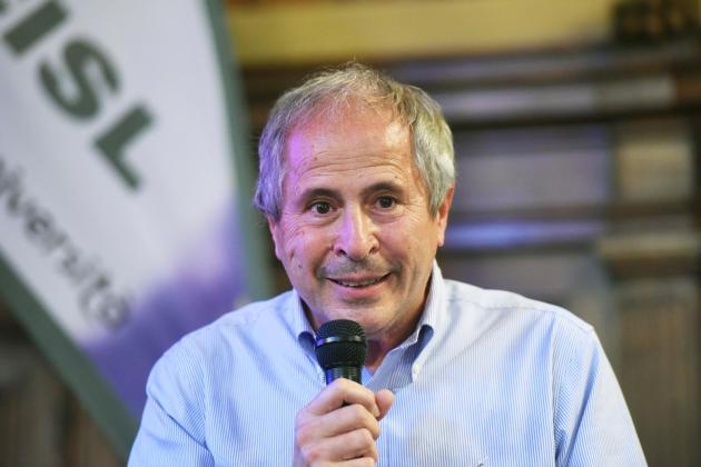 Varianti Covid, Crisanti ammette: "Si sviluppano sotto la pressione dei vaccinati. Ora ci proteggono più i guariti"