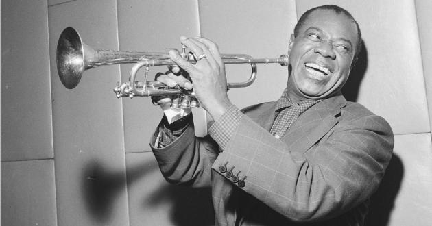 51 anni fa moriva Louis Armstrong, il primo solista del jazz che suonò la gioia di vivere
