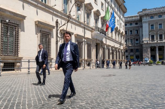 Governo, Conte: "La base del M5S ha già un piede fuori"