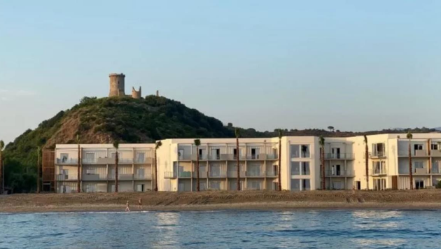 Ascea Marina, ecomostro dismesso da istituto religioso a resort di lusso sulla spieggia: lettera di appello al Papa