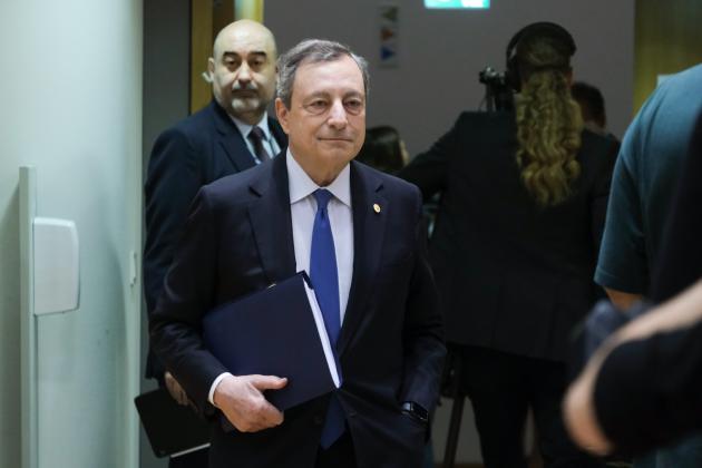 Governo Draghi, nuovo decreto da 13 mld per salario minimo: la mossa per "comprare" i 5 stelle
