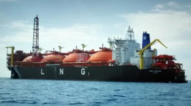 Gas: a Piombino nave-rigassificatore per trasformare il gas americano. La città è in protesta