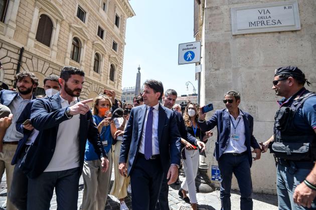 Crisi di Governo, M5s verso il no a Draghi. Per Conte ormai è "o io o lui": il retroscena