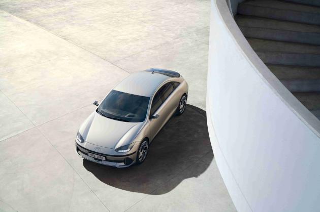 Hyundai Ioniq 6 si presenta: autonomia che supera i 610km 