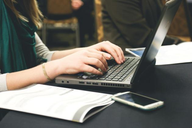 Audiweb, a Giugno 43,8 mln di persone hanno navigato online dai device per un totale di 65 ore 