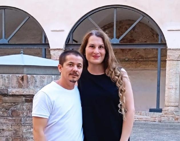 Emanuele e Maura, la coppia transgender che inizia una nuova vita assieme 